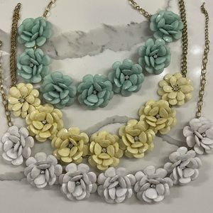 Bundle flower statement necklace